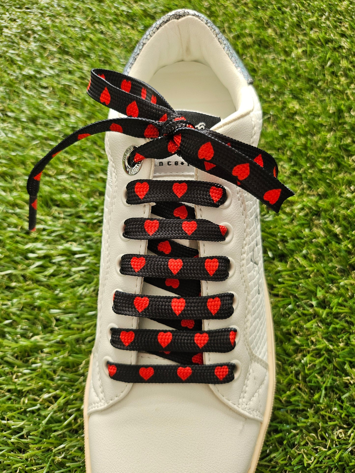 Black shoelaces with red love hearts – heart pattern laces for trainers