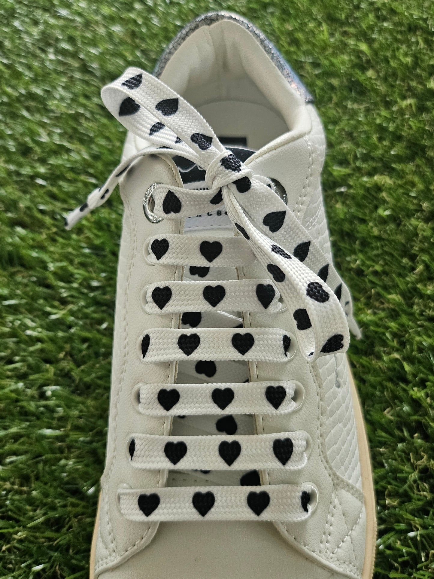 White shoelaces with black heart pattern for trainers – Love Your Laces