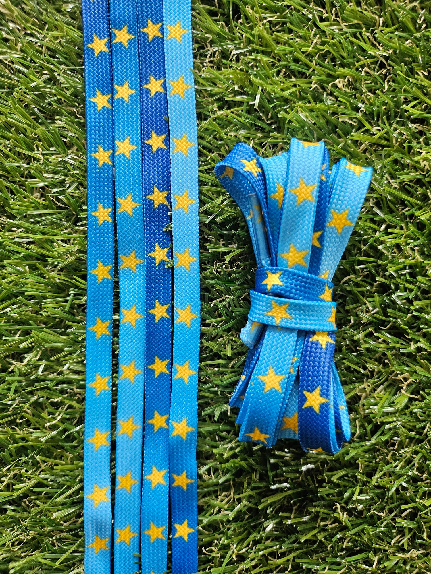 Blue star shoelaces in white golf shoes, flat 140cm patterned laces